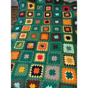 VTG Handmade Granny Square Crochet Throw Blanket Green Retro Cottagecore 58x44